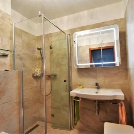 Min Oeoemrang Lun Apartment
