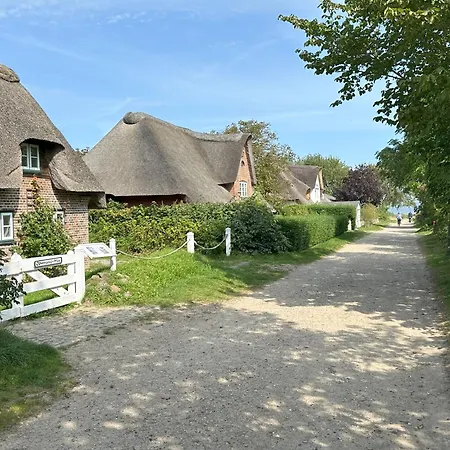 Min Oeoemrang Lun